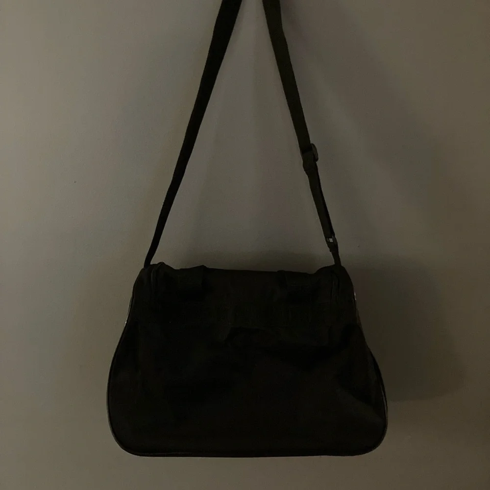 In Excellent Condition!! Adidas Duffel Bag - Picture 3 of 7